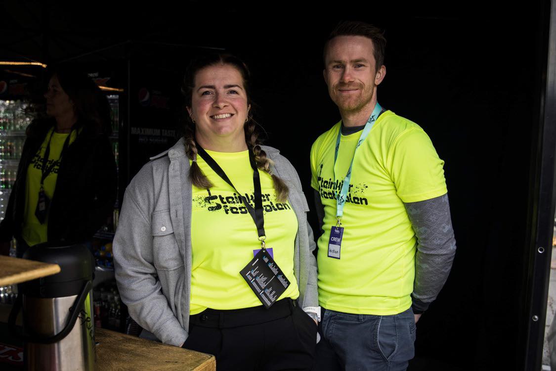 Crew i arbeid under festival